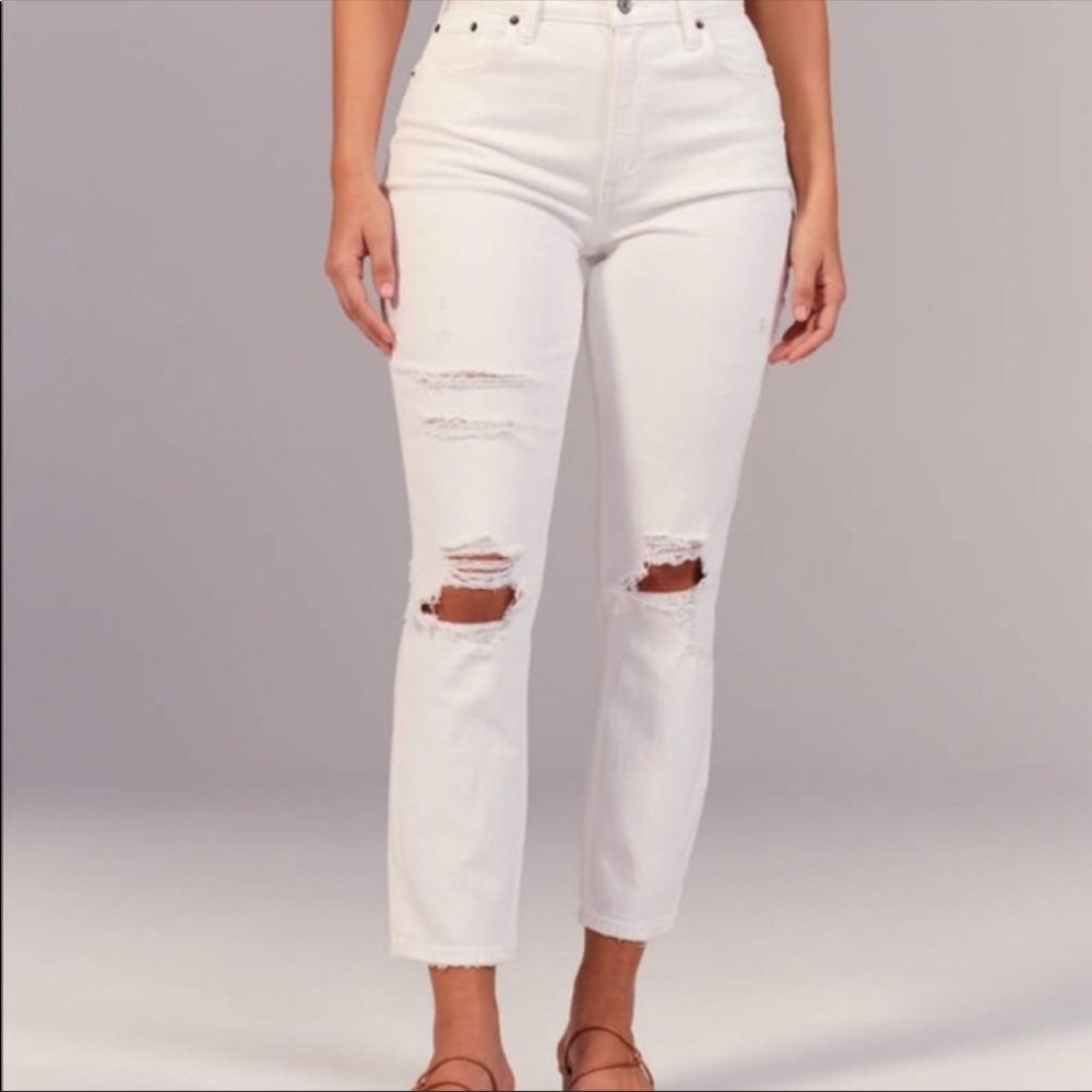 Abercrombie White High Rise Mom Jean size 32